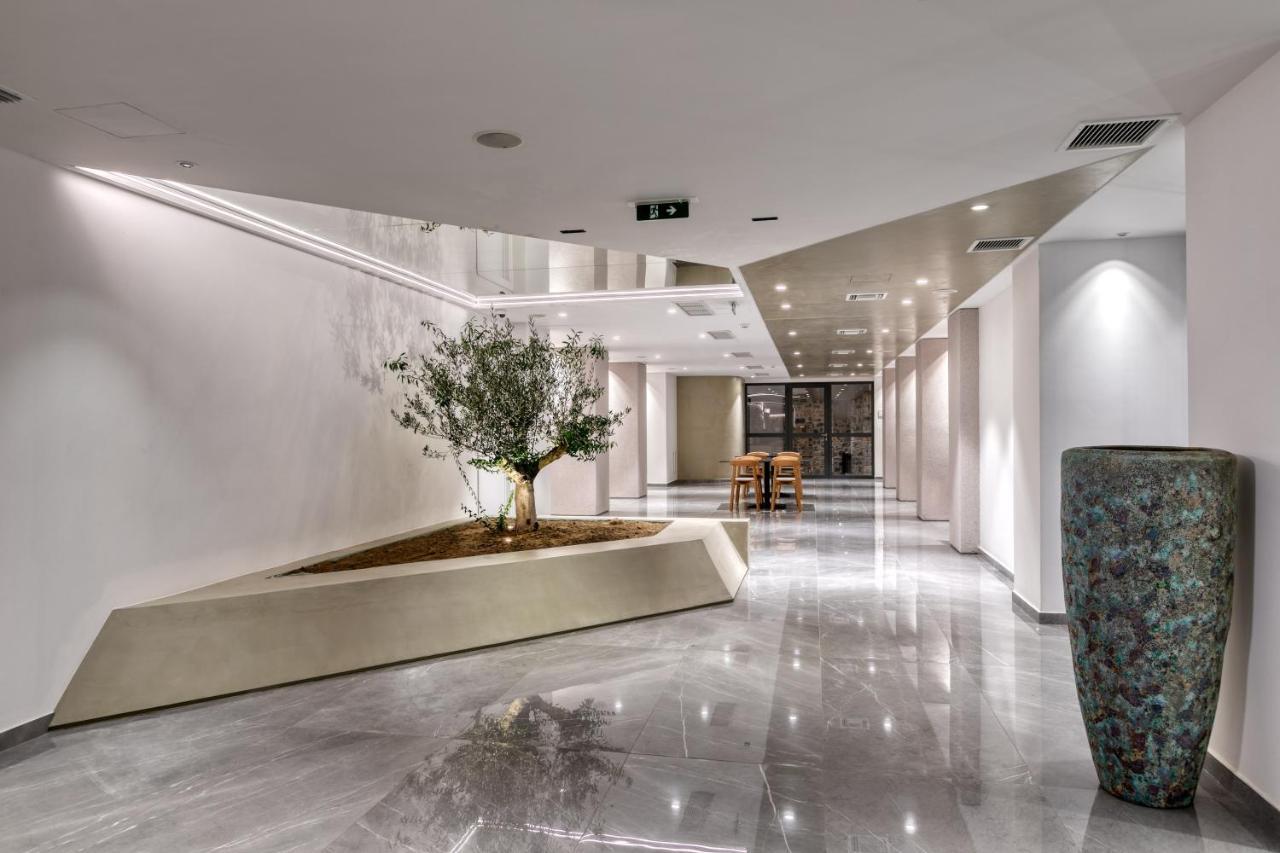 Hotel & 4*