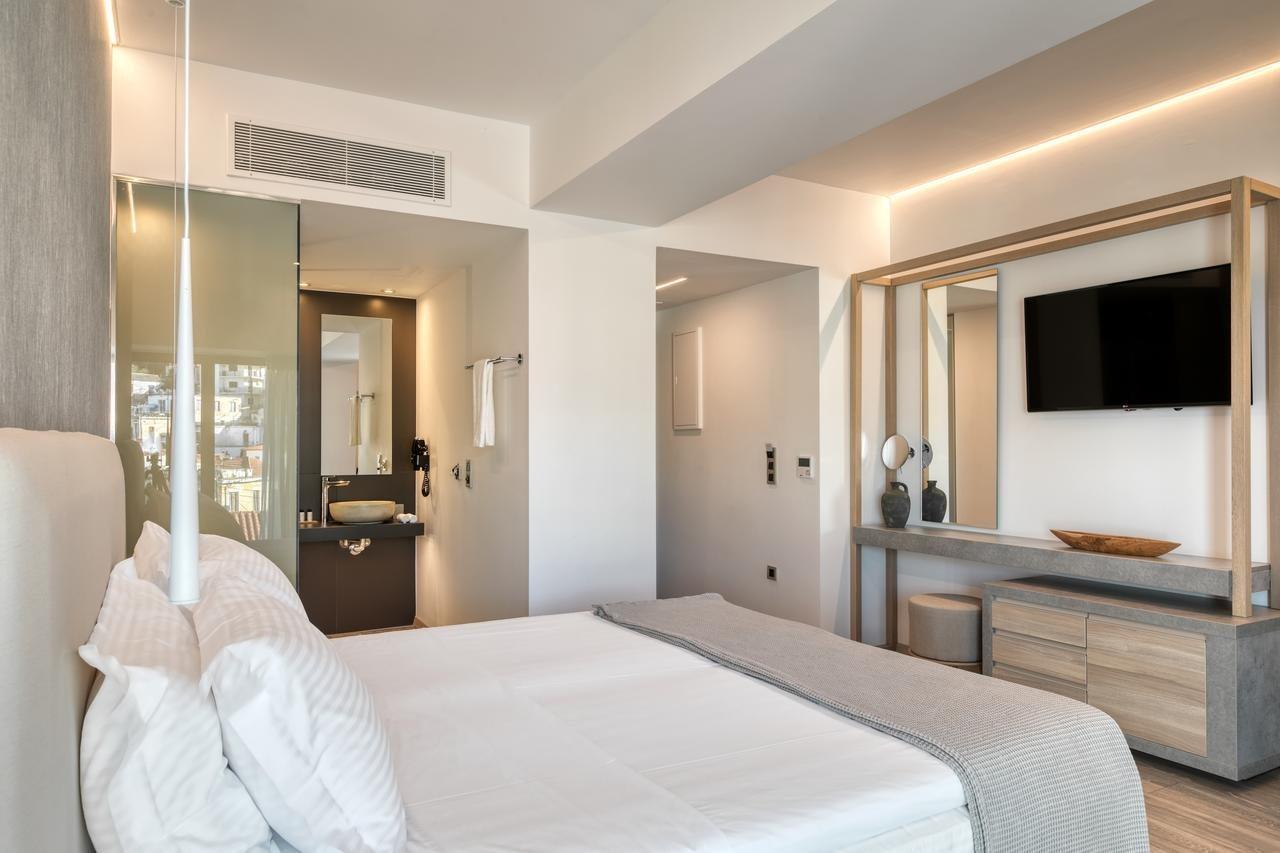 Hotel & 4*
