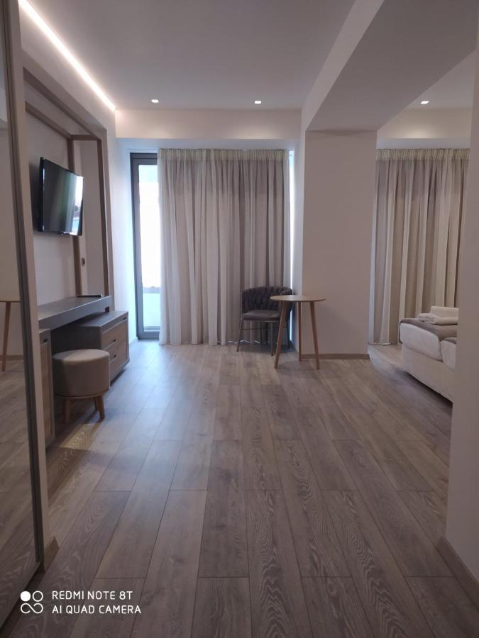 & Hotel