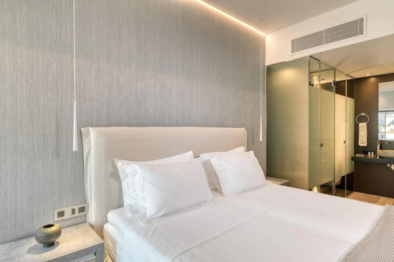 & Hotel