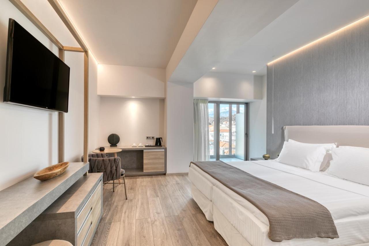 Hotel &