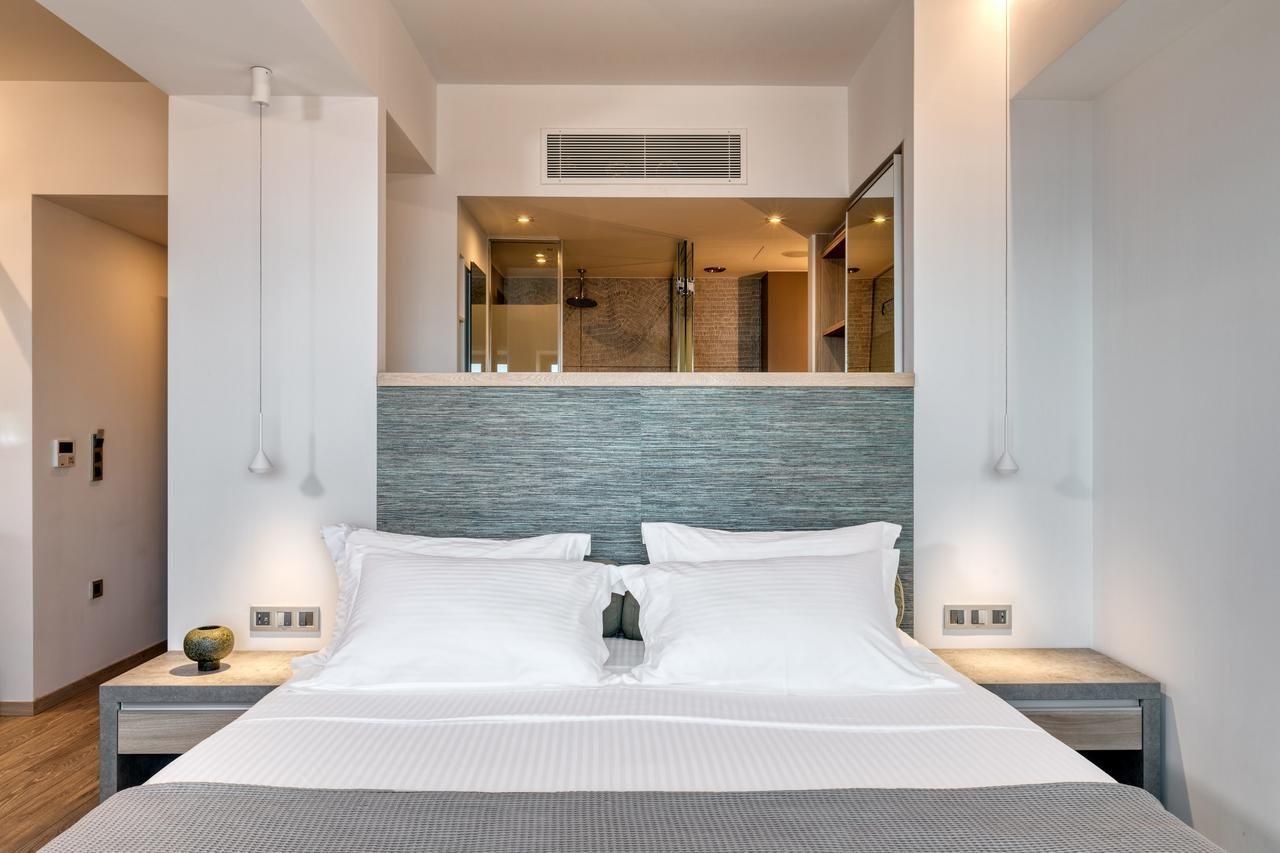 Hotel &